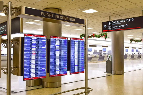 Miami Florida Enero 2019 Señal Llegada Iluminada Aeropuerto Internacional Miami —  Fotos de Stock