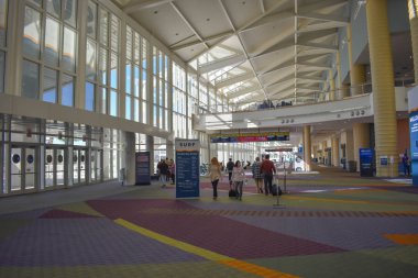 Orlando, Florida. 12 Ocak 2019 yılında Orlando Kongre Merkezi'nde Uluslararası sürücü alanı (6 yürüyüş insanlar)