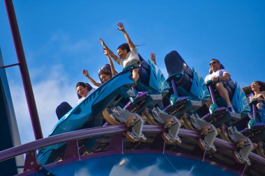 Orlando, Florida. 17 Şubat 2019. İnsanlar International Drive alanı (10 saatte 73 mil kadar hızları ile heyecan verici bir yolculuk deneyimi)