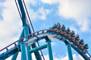 Orlando, Florida. 17 Şubat 2019 Ride Mako, derin, yüksek hızlar için bilinen bir hiper coaster dalışlar ve heyecan her geri dön. SeaWorld (10).