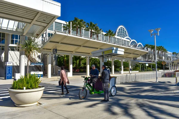 Orlando Florida Januari 2019 Personen Betalar För Rickshaw Pedal Taxiresa — Stockfoto