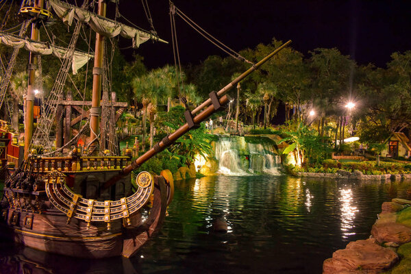 Орландо, Флорида. January 19, 2019 Upside amazing building Wonderworks in International Drive area on light blue sky background (3
).