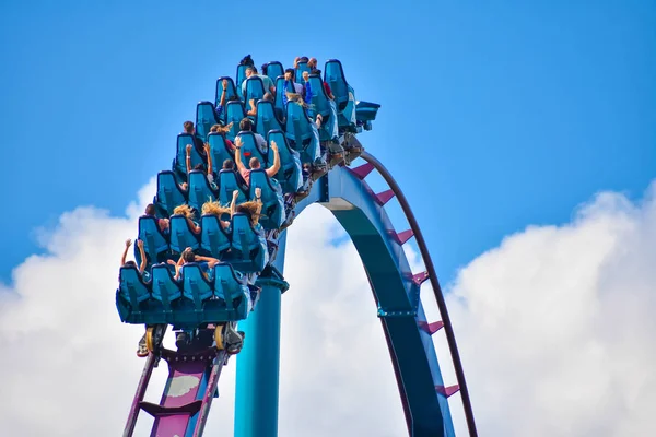 Orlando Floride Février 2019 Les Personnes Appréciant Mako Rollercoaster Sur — Photo