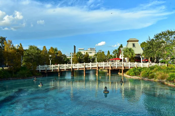 Orlando Florida November 2018 View Bridge Lamps Floating Lake Lightblue — Stock Photo, Image