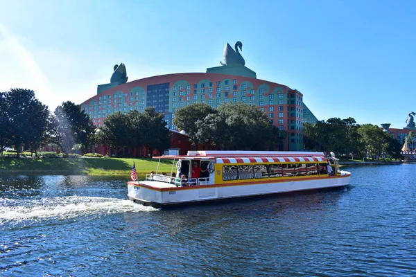 Orlando Florida November 2018 Taxi Boat Sailing Canal Colorful Hotel — Stock Photo, Image