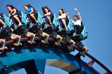 Orlando, Florida. 19 Ekim 2018 büyük yankı uyandırdı ve korkmuş insanlar Mako rollercoaster at Seaworld Tema Park at binme.