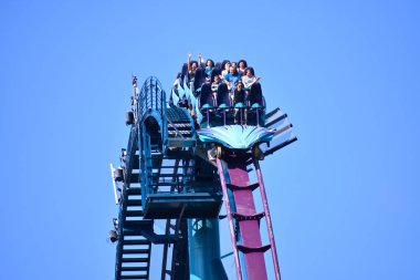 Orlando, Florida. 19 Ekim 2018 heyecanlı çocuk harika rollercoaster at Seaworld Tema Park zevk ilk satırda.