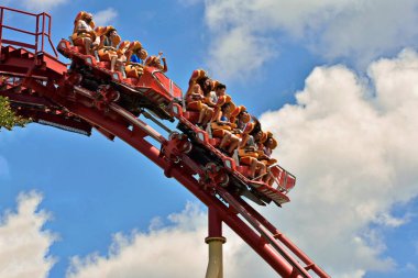 Orlando, Florida. 19 Ekim 2018 Rollercoaster üstten görünüm Universal Studios Tema Parkı.