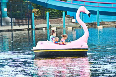 Orlando, Florida. 29 Ekim 2018. Flamingo tekne Seaworld Tema Parkı, anne ve çocuk ürünleri zevk yolculuğu..
