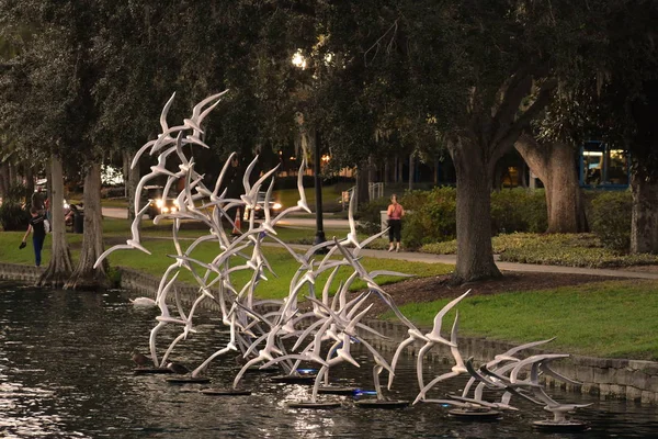 Orlando Florida October 2018 Artificial Seagulls Flying Eola Lake Park — Stock Photo, Image