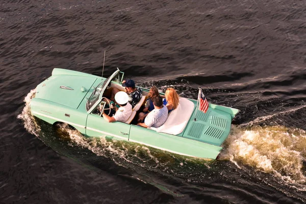 Orlando Florida Oktober 2018 Mensen Genieten Van Watertaxi Rijden Gebied — Stockfoto