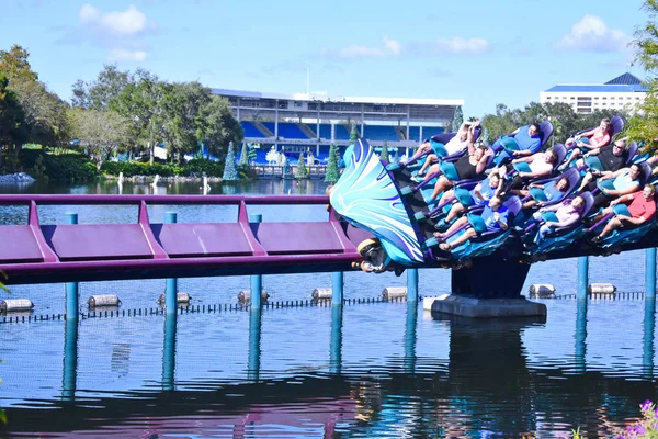 Orlando Florida Outubro 2018 Pessoas Divertindo Montanha Russa Sábado Ensolarado — Fotografia de Stock