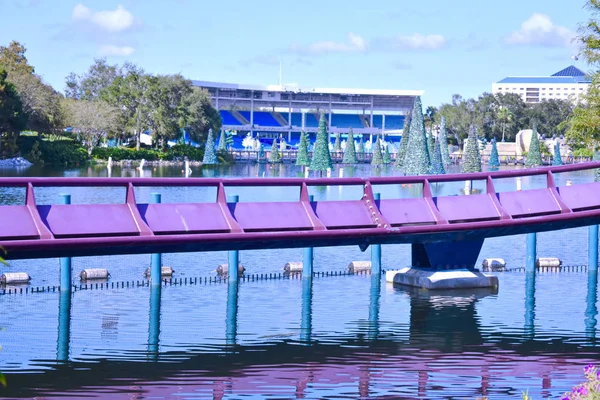 Orlando Florida Oktober 2018 Achterbahnschiene Mit Weihnachtsbäumen Und Stadionhintergrund Marinepark — Stockfoto