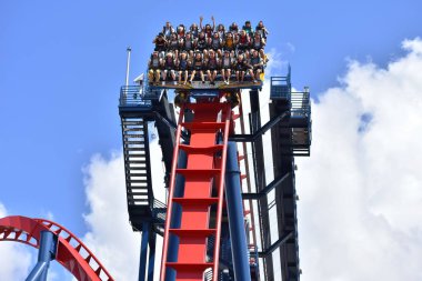 Tampa, Florida. 06 Ekim 2018. İnanılmaz Sheikra Rollercoaster Bush bahçeleri lunapark