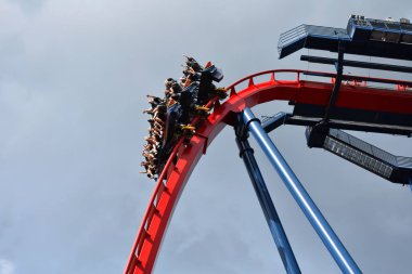Tampa, Florida. 06 Ekim 2018. Sheikra düz, Bush bahçeleri Tampa Bay Tema Parkı, olmadan bir 200 feet boyunda roller coaster olduğunu