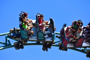 Tampa, Florida. 25 Ekim 2018 Cobra otobüs Asansör tehditkar bir 30.000 Lirası yılan Kral ve 70 ayak dikey Roller Coaster özellikleri olduğunu.
