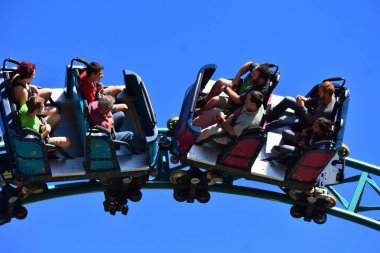 Tampa, Florida. 25 Ekim 2018 3 12 dakika boyunca binmek, coaster Bush bahçeleri Tampa Bay 2100 feet aşağı 40 mil boyunca hızlı trenler