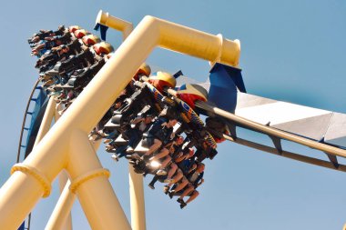  Tampa, Florida. 25 Ekim 2018. Hızlandırmak Montu Rollercoaster'Bush bahçeleri Tampa Körfezi'ndeki inerler