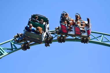  Tampa, Florida. 25 Ekim 2018 mutlu aile Kobra'nın laneti Rollercoaster Bush bahçeleri Tampa Bay, zevk