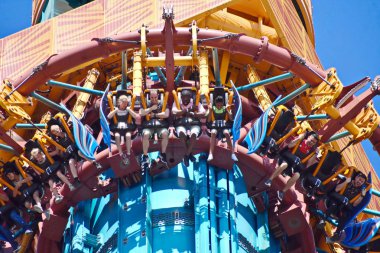 Tampa, Florida. 25 Ekim 2018. Falcon'un Fury konumlar Bush bahçeleri lunapark inanılmaz zevk komik insanlar