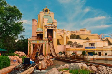 Orlando, Florida. 09 Eylül 2018 arabaları yolculuk için Atlantis, test su binmek cazibe, at Seaworld.