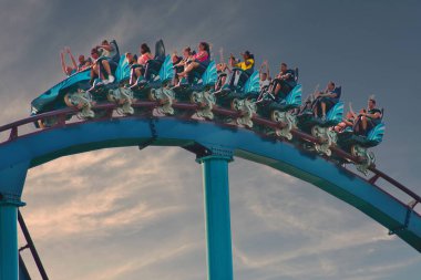 Orlando, Florida. 21 Eylül 2018. At Seaworld şaşırtıcı Mako Roller Coaster. Seyahat kartpostal