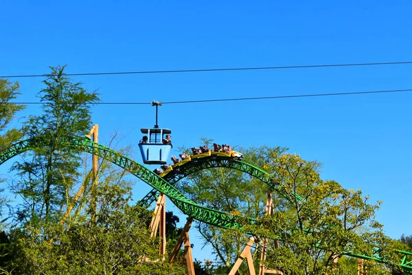 Tampa Florida Oktober 2018 Gepardenjagd Achterbahn Mit Allen Kombinationen Und — Stockfoto