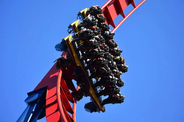Tampa, Florida. 25 Ekim 2018. Sheikra Rollercoaster Bush bahçeleri Tampa Bay başından sonuna kadar heyecan verici bir deneyimdir