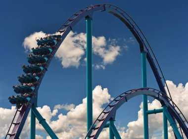  Orlando, Florida. 21 Eylül 2018. Binici at Seaworld, Uluslararası sürücü bölgesi Mako Rollercoaster tadını çıkarın.