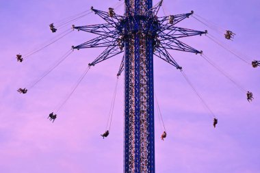 Orlando, Florida. 27 Eylül 2018. Star el ilanı günbatımı artalanları uluslararası alanda sürücü üzerinde zevk insanlar