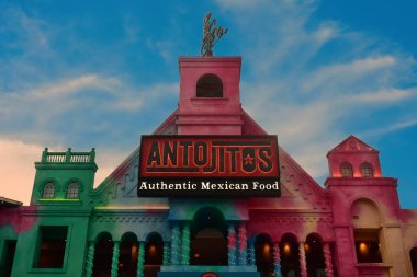 Orlando, Florida; 06 Eylül 2018 geleneksel Meksika stil Citywalk Universal Studios restoranda güzel manzarası üzerinde..