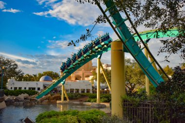 Orlando, Florida. 05 Mart 2019 insanlar sahip nehir cazibe sonsuz Falls, Seaworld deniz Tema Parkı (7 eğlenceli)