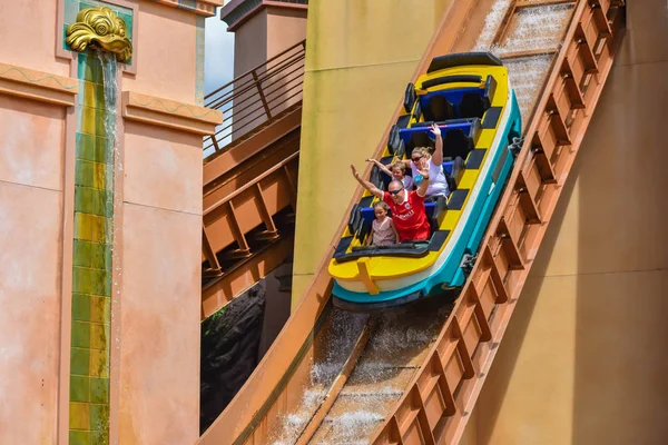 Orlando Florida Febrero 2019 Gente Disfrutando Increíble Montaña Rusa Manta — Foto de Stock