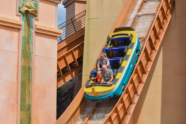 Orlando Florida Febrero 2019 Gente Disfrutando Increíble Montaña Rusa Manta — Foto de Stock