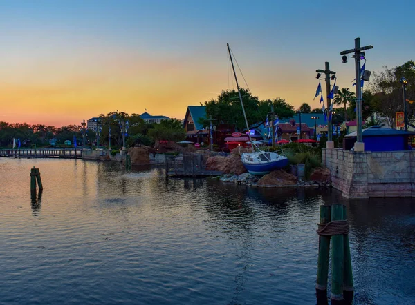 Orlando Florida März 2019 Segelboot Und Waterfront Auf Buntem Sonnenuntergang — Stockfoto