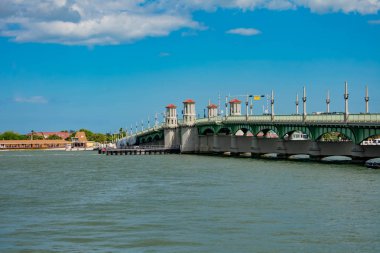 St Augustine, Florida. 01 Mart 2019. Panoramik aslanları köprü lightblue gökyüzü arka planda Florida's Historic Coast (2)