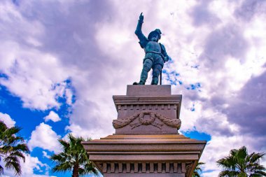St Augustine, Florida. 31 Mart 2019. Florida'nın tarihi kıyılarında Juan Ponce de Leon heykelinin Üstten Görünüm .