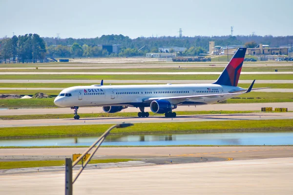 Orlando Florida März 2019 Delta Airlines Flugzeuge Auf Der Landebahn — Stockfoto