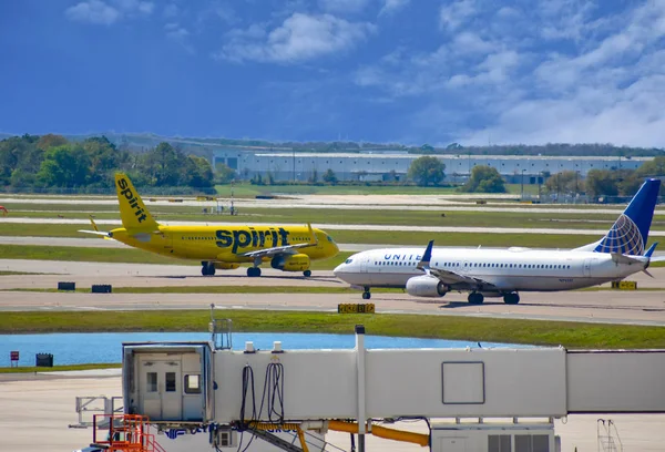 Orlando Florida 2019 Spirit Airlines Und United Airlines Flugzeuge Auf — Stockfoto