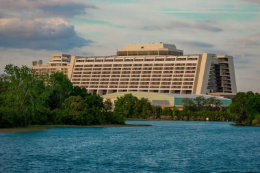 Orlando, Florida 'da. 02 Nisan 2019. Disney Contemporary Resort ve Blu Lake Walt Disney World (3).