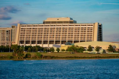 Orlando, Florida 'da. 02 Nisan 2019. Disney Contemporary Resort ve Blu Lake Walt Disney World (4)