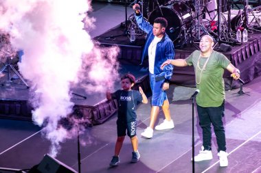 Orlando, Florida. 17 Mart 2019. Randy Malcom ve Alexander Delgado Gente de Zona tarafından Seaworld Uluslararası Drive Area (3 şehir müziği şarkı)