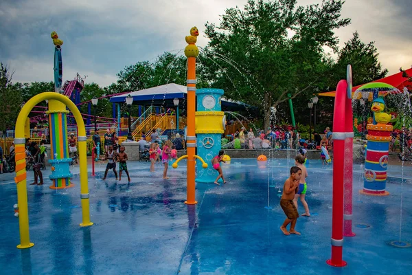 Orlando Florida Aprile 2019 Bambini Che Giocano Rubber Duckie Water — Foto Stock