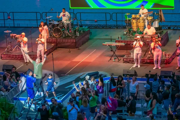 Orlando, Florida. March 17, 2019. Alexander Delgado raises his hands to the audience while Randy Malcom sings by Gente de Zona at Seaworld in International Drive Area — Stock Image Orlando Florida March 2019 Alexander Delgado Raises His Hands Audience Royalty Free Stock Images