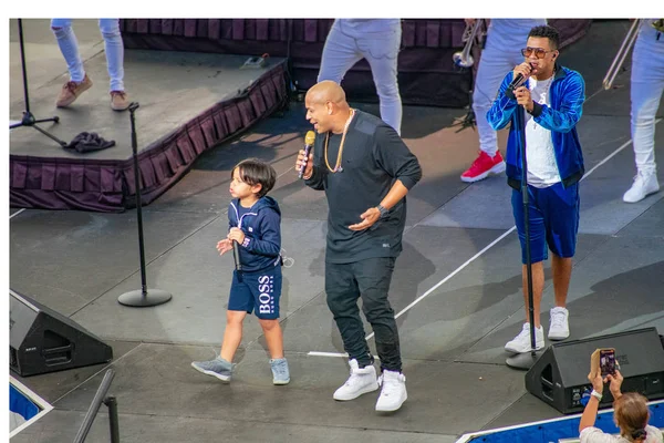 Orlando, Florida. March 17, 2019. Randy Malcom and Alexander Delgado by Gente de Zona singing urban music at Seaworld in International Drive Area (1). — Stock Image Orlando Florida March 2019 Randy Malcom Alexander Delgado Gente Zona Royalty Free Stock Photos