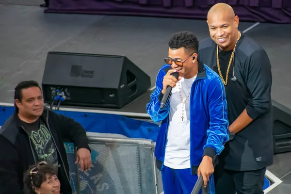 Orlando, Florida. March 17, 2019. Randy Malcom and Alexander Delgado by Gente de Zona singing urban music at Seaworld in International Drive Area (8) — Stock Image Orlando Florida March 2019 Randy Malcom Alexander Delgado Gente Zona Royalty Free Stock Photos