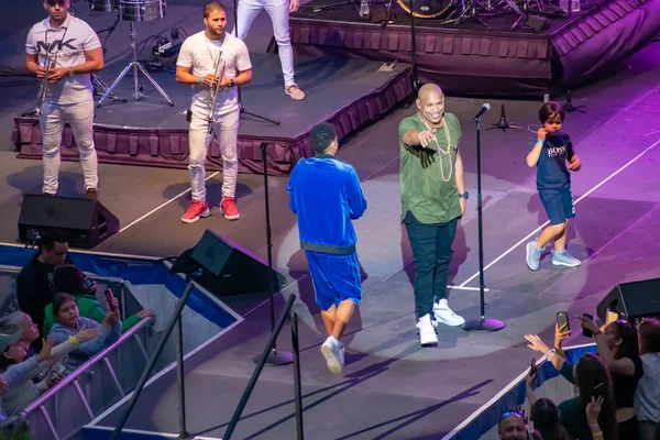 Orlando, Florida. March 17, 2019. Randy Malcom and Alexander Delgado by Gente de Zona singing urban music at Seaworld in International Drive Area (6) — Stock Image Orlando Florida March 2019 Randy Malcom Alexander Delgado Gente Zona Royalty Free Stock Photos