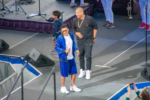 Orlando, Florida. March 17, 2019. Randy Malcom and Alexander Delgado by Gente de Zona singing urban music at Seaworld in International Drive Area (9). — Stock Image Orlando Florida March 2019 Randy Malcom Alexander Delgado Gente Zona Royalty Free Stock Images