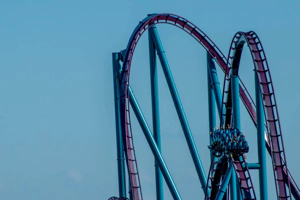 Orlando Florida Április 2019 Emberek Élvezik Elképesztő Mako Rollercoaster Seaworld — Stock Fotó