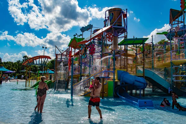 Orlando Florida Aprile 2019 Genitori Bambini Divertono Kata Kookaburra Cove — Foto Stock